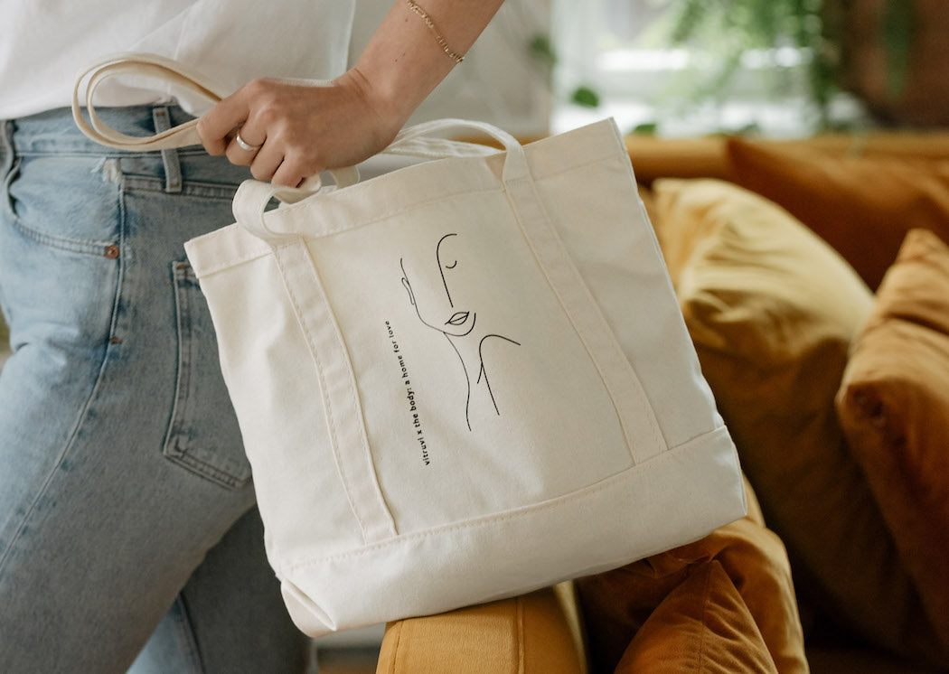 The Weekender Tote Designed by Deun Ivory – Vitruvi